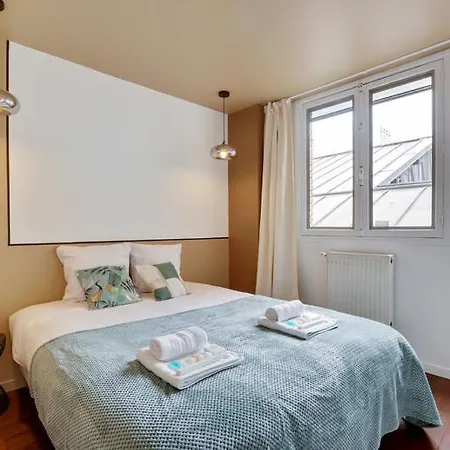 220 Jessy - Superb In * Parigi