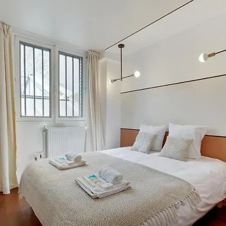 220 Jessy - Superb In * Parigi